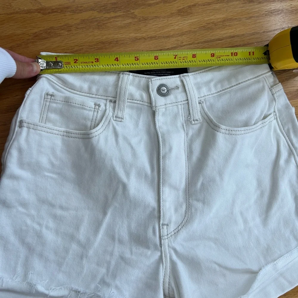 Hollister Women’s Ultra High Rise Mom Shorts White Cuffed W‎ 23 00
